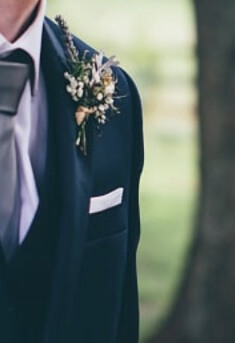 Men's wedding suit with rustic buttonhole